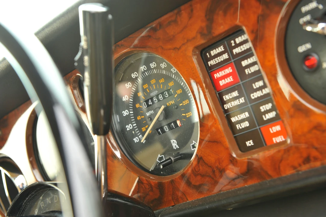 1977 Rolls-Royce Silver Shadow II - Image 10 of 17