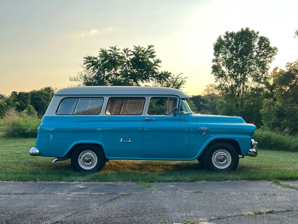 1958 GMC Suburban 4th Gen - Image 10 of 31
