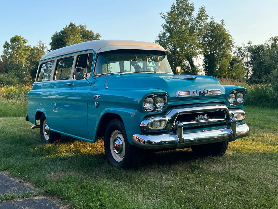 1958 GMC Suburban 4th Gen - Image 8 of 31