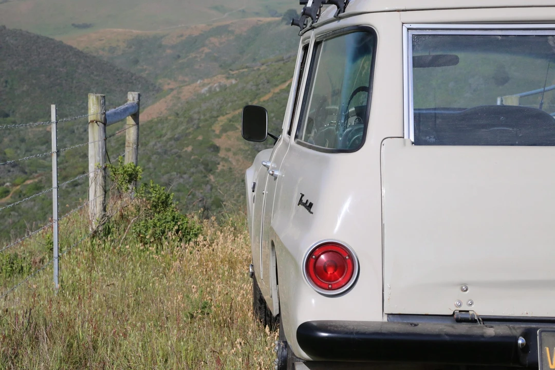 1965 International Harvester Travelall - Image 16 of 31