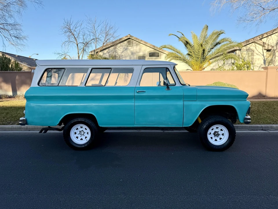 1966 Chevrolet Suburban 5th Gen - Image 11 of 31