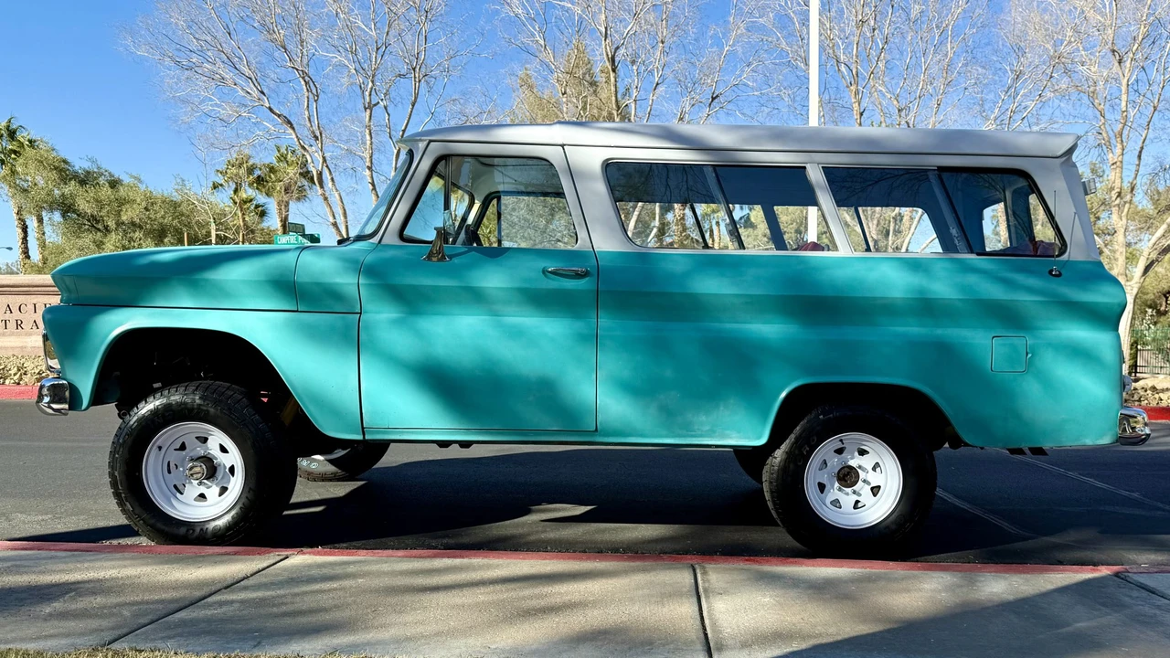 1966 Chevrolet Suburban 5th Gen - Image 22 of 31