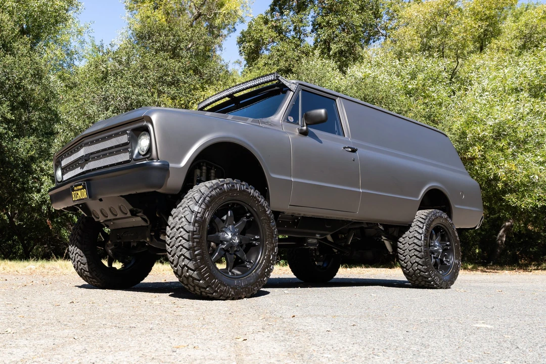 1969 Chevrolet Suburban 6th Gen - Image 9 of 31