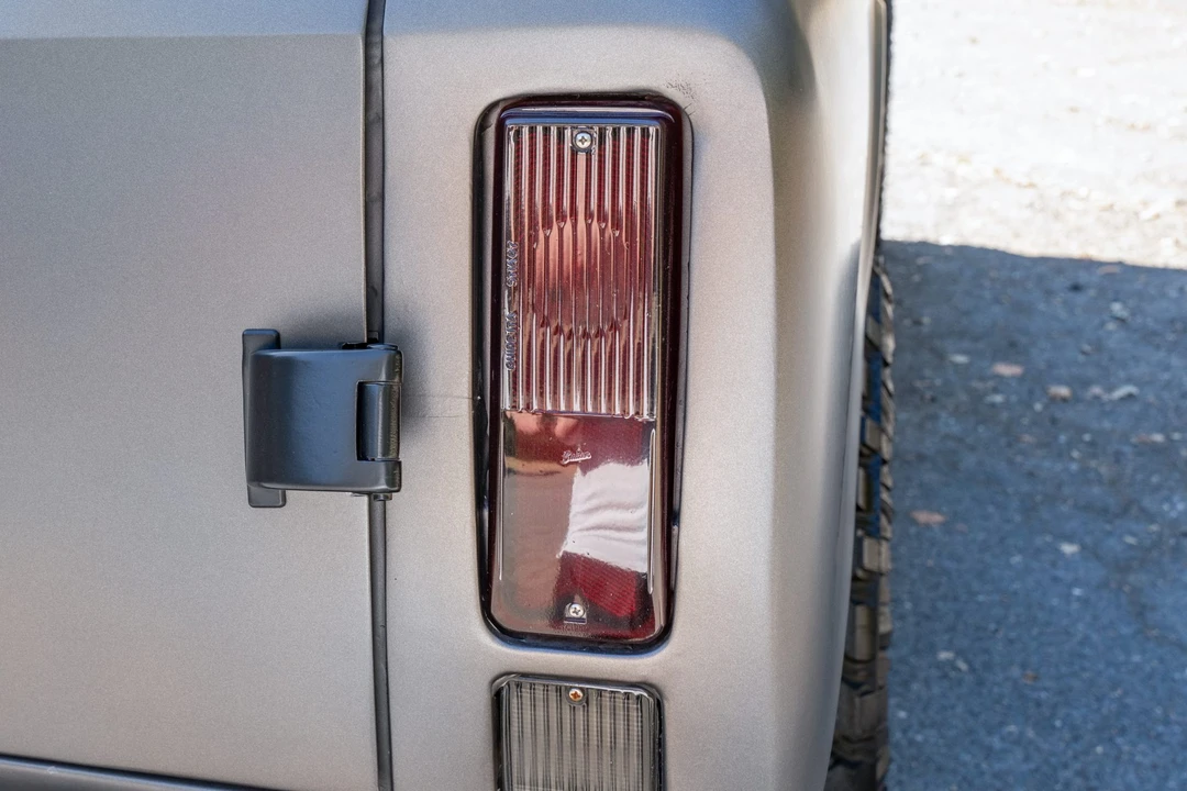 1969 Chevrolet Suburban 6th Gen - Image 18 of 31