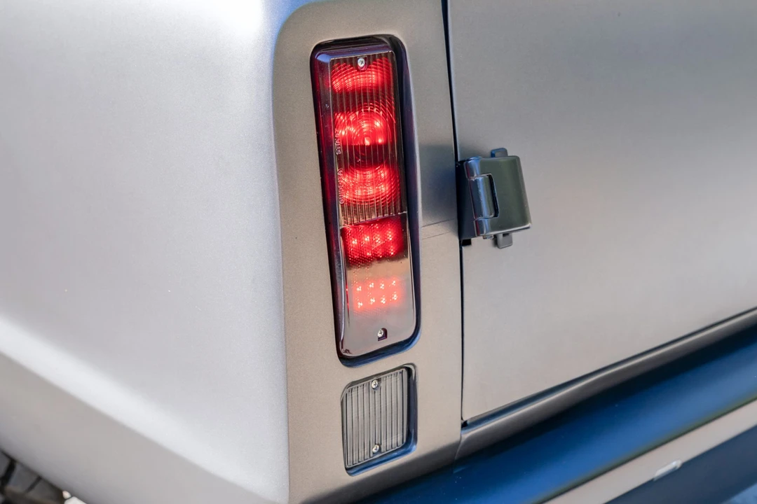 1969 Chevrolet Suburban 6th Gen - Image 15 of 31