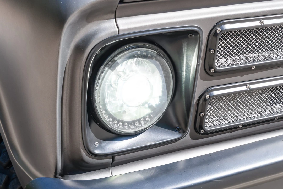 1969 Chevrolet Suburban 6th Gen - Image 13 of 31