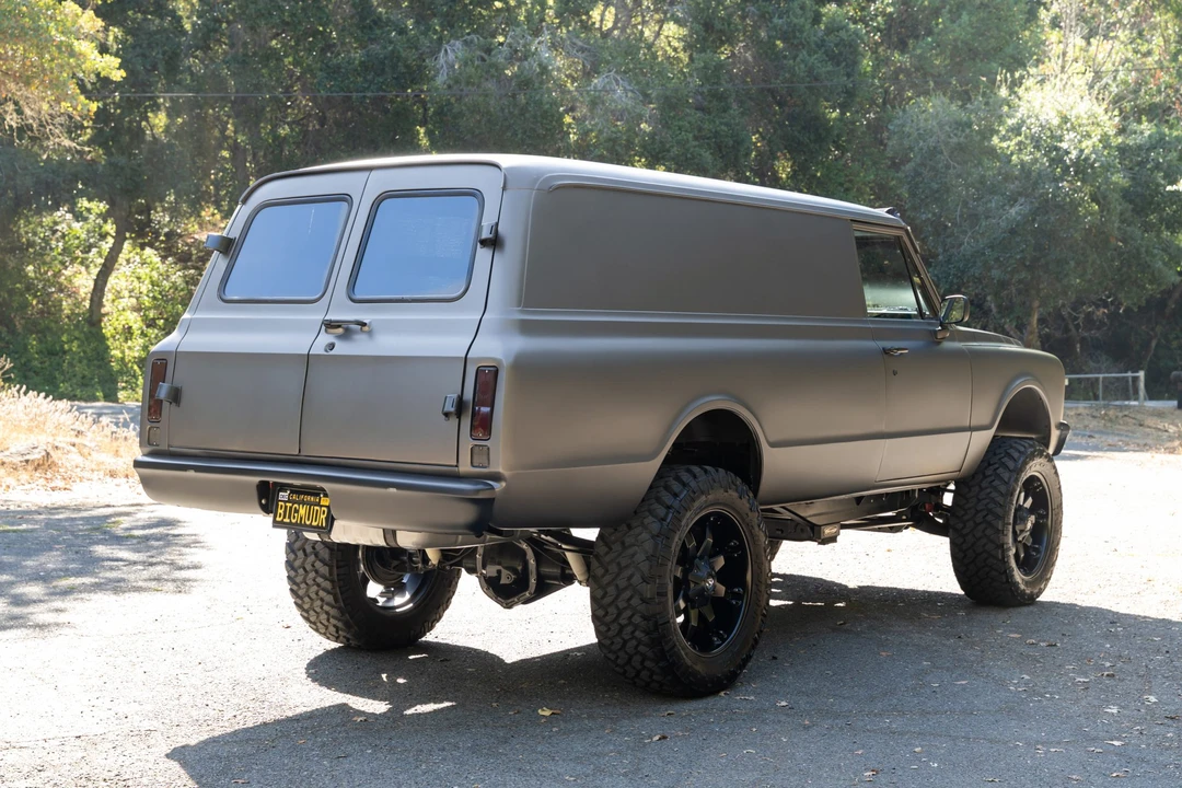 1969 Chevrolet Suburban 6th Gen - Image 5 of 31