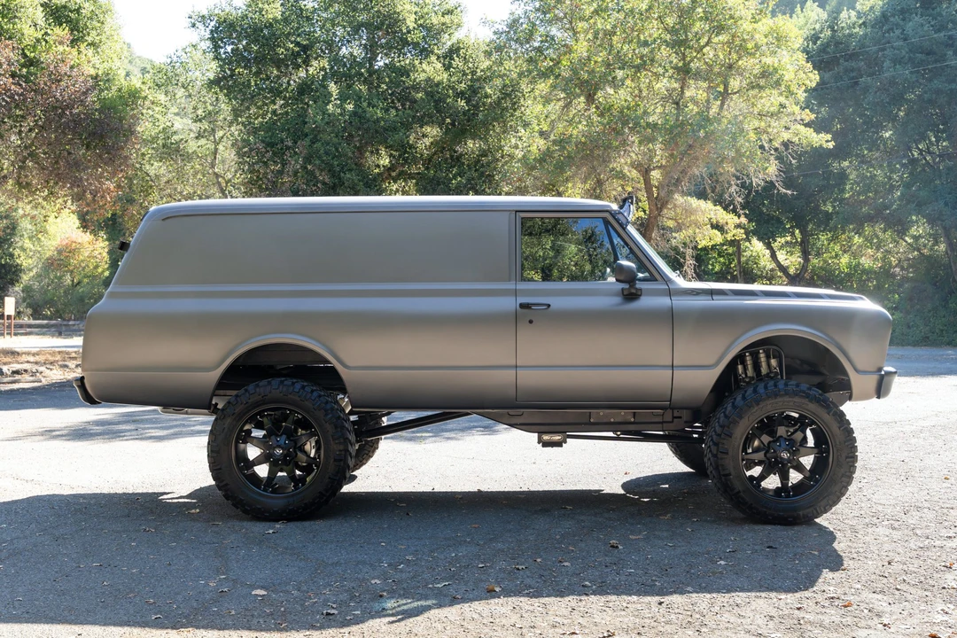 1969 Chevrolet Suburban 6th Gen - Image 4 of 31