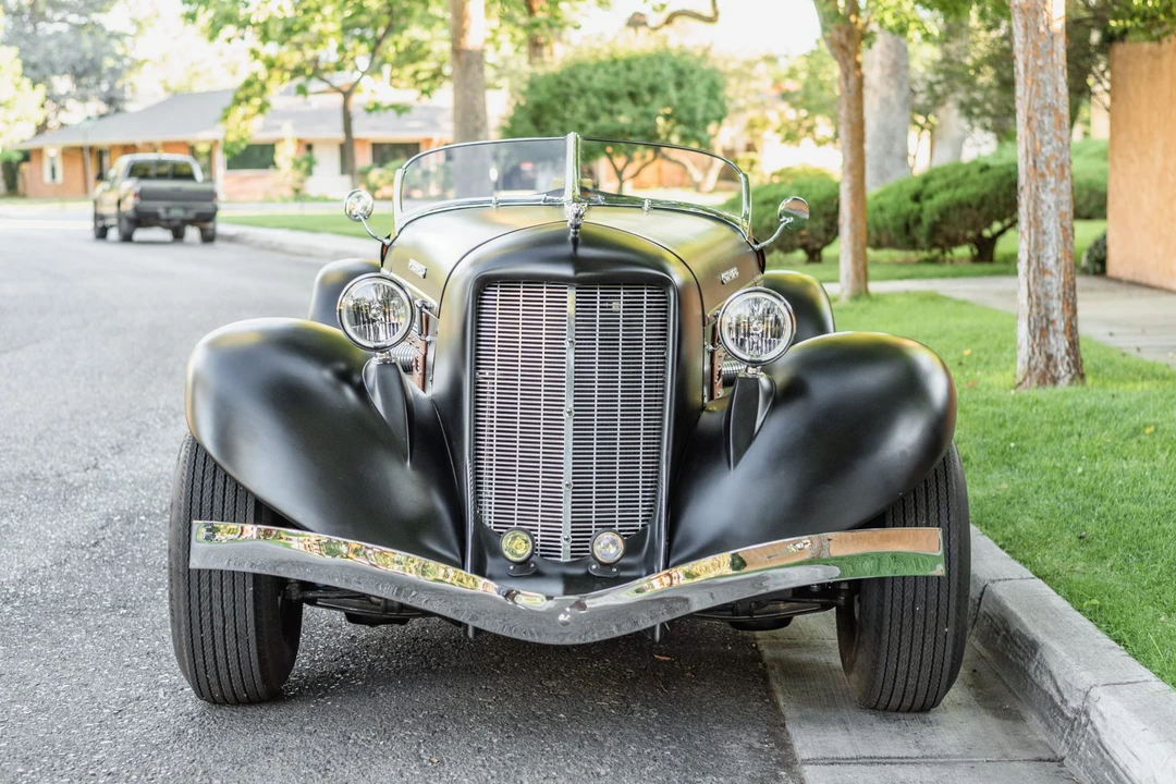 Auburn Speedster - Image 9 of 31