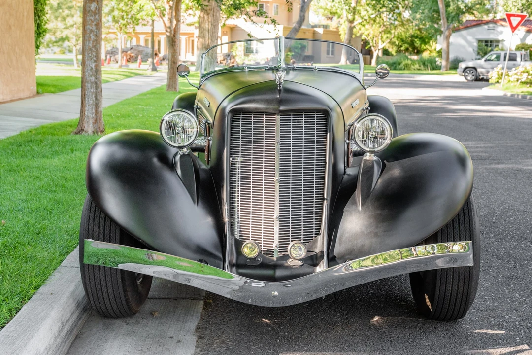 Auburn Speedster - Image 10 of 31