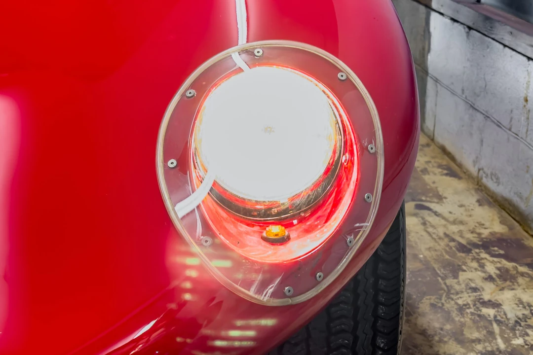 Chevrolet Corvette - Image 15 of 31