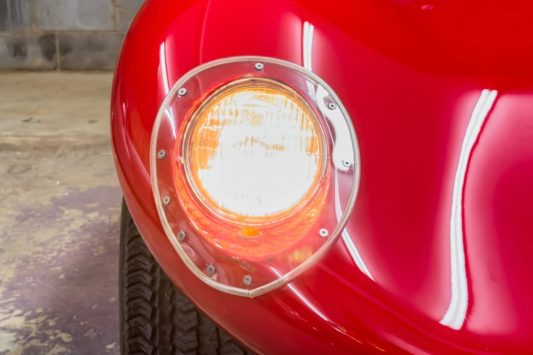 Chevrolet Corvette - Image 14 of 31