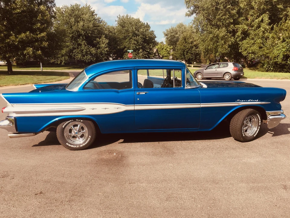 1957 Pontiac Chieftain - Image 8 of 31