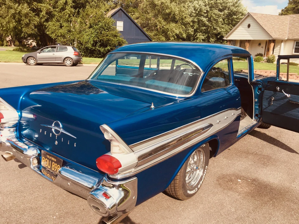 1957 Pontiac Chieftain - Image 28 of 31