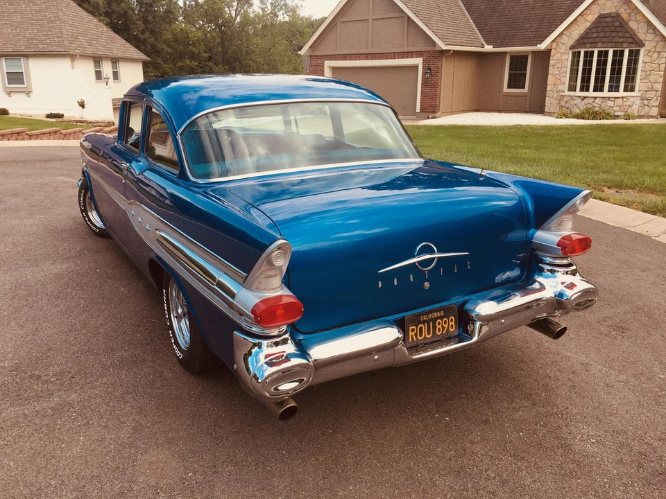 1957 Pontiac Chieftain - Image 11 of 31