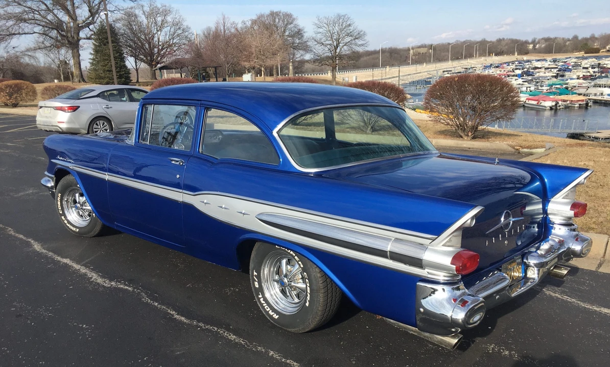 1957 Pontiac Chieftain - Image 4 of 31