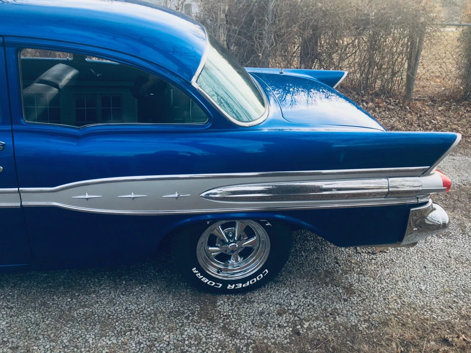1957 Pontiac Chieftain - Image 15 of 31