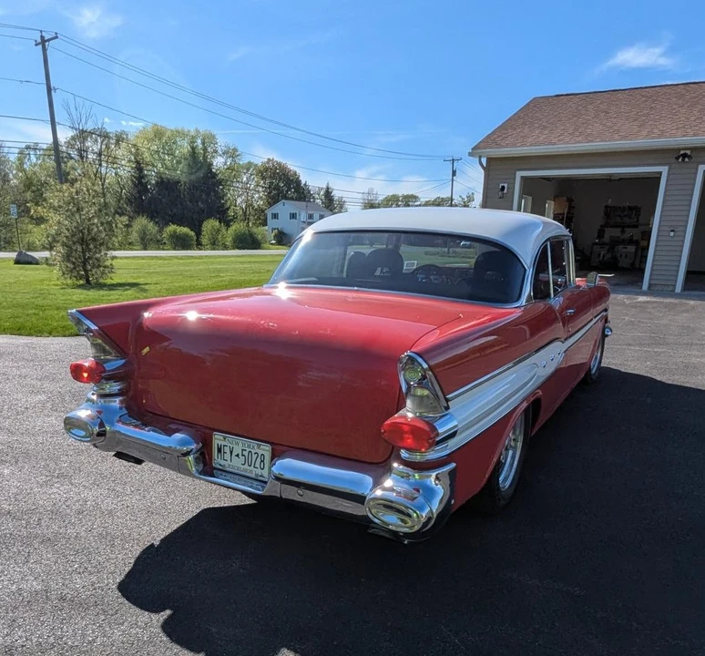 1957 Pontiac Chieftain - Image 18 of 31
