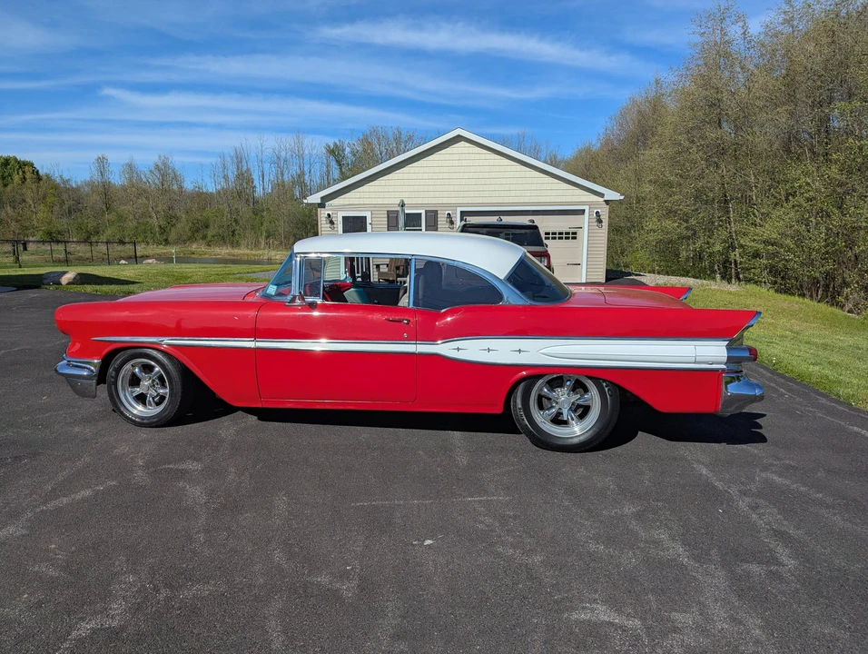 1957 Pontiac Chieftain - Image 14 of 31