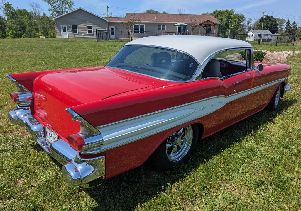 1957 Pontiac Chieftain - Image 7 of 31