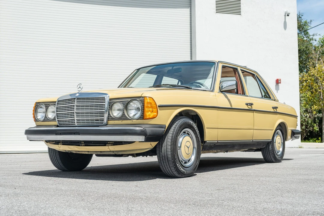 1978 Mercedes-Benz W123 Sedan - Image 3 of 31
