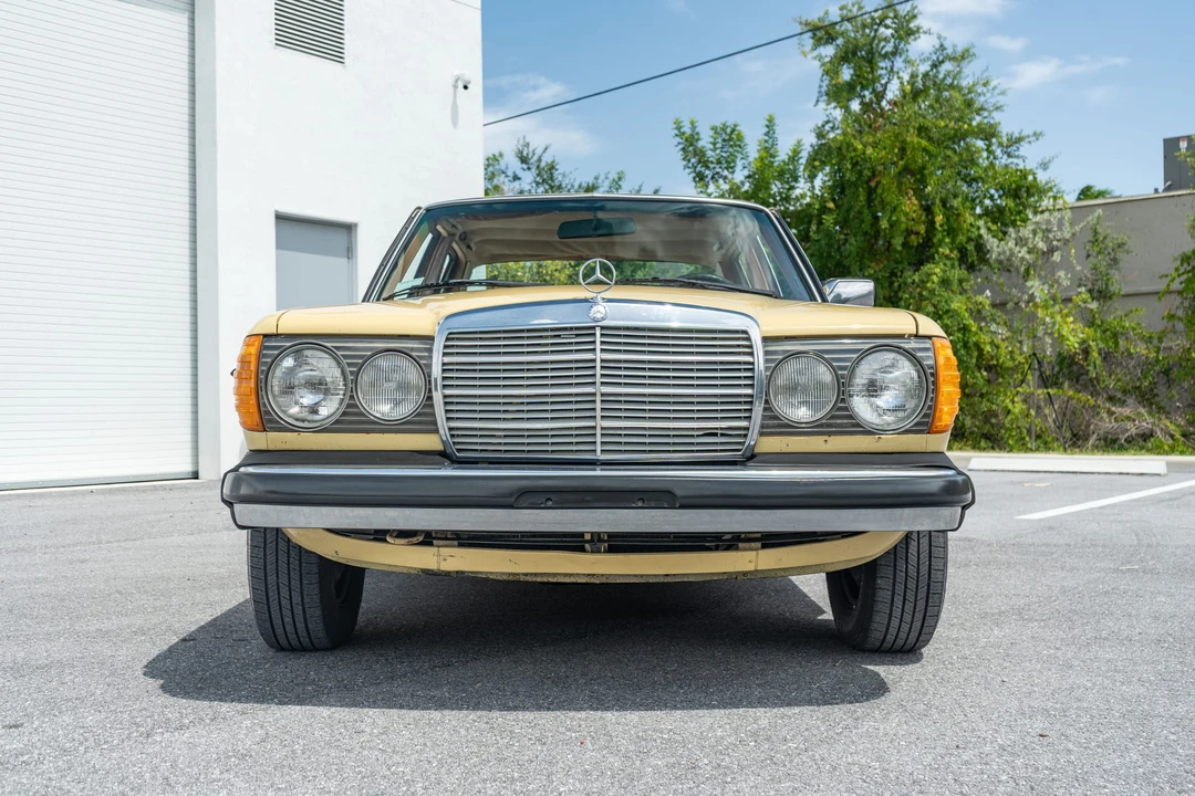 1978 Mercedes-Benz W123 Sedan - Image 16 of 31