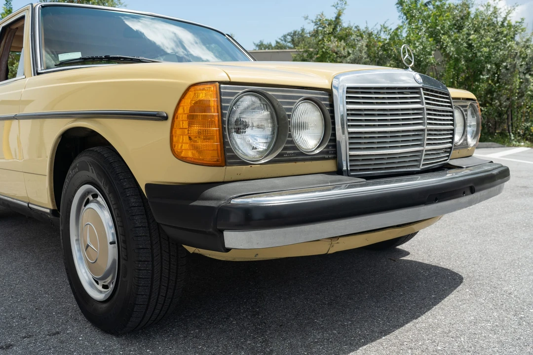 1978 Mercedes-Benz W123 Sedan - Image 19 of 31