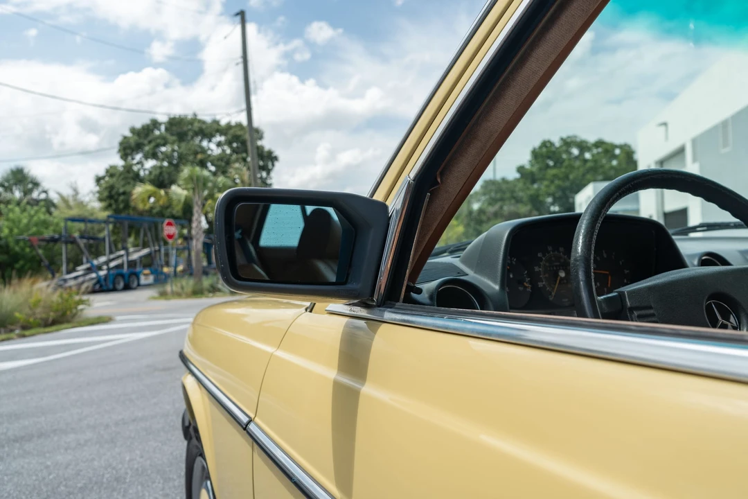 1978 Mercedes-Benz W123 Sedan - Image 29 of 31
