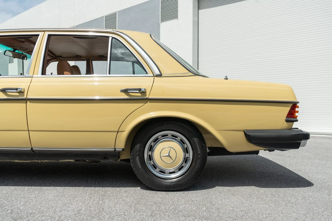 1978 Mercedes-Benz W123 Sedan - Image 27 of 31