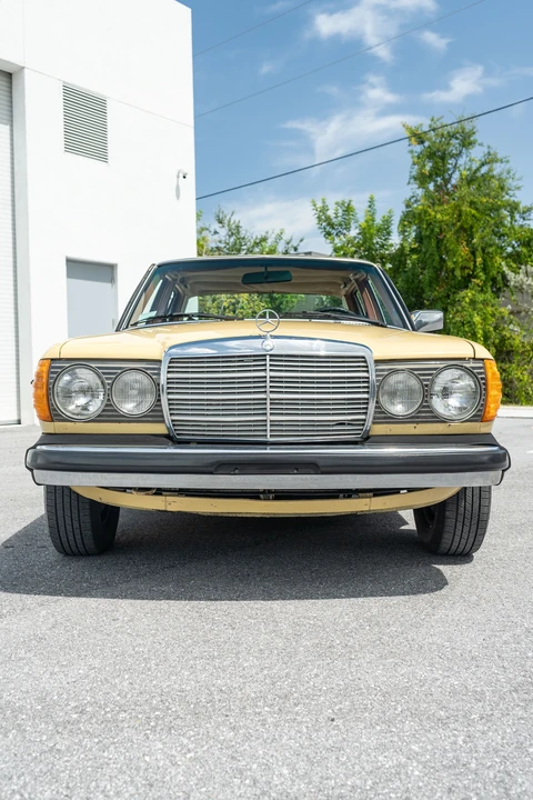 1978 Mercedes-Benz W123 Sedan - Image 17 of 31