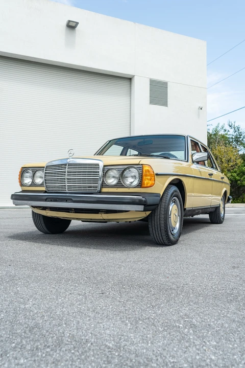 1978 Mercedes-Benz W123 Sedan - Image 2 of 31