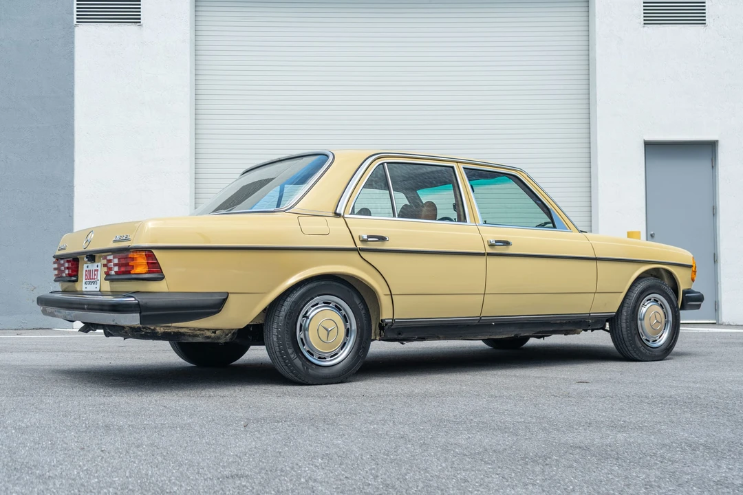 1978 Mercedes-Benz W123 Sedan - Image 12 of 31