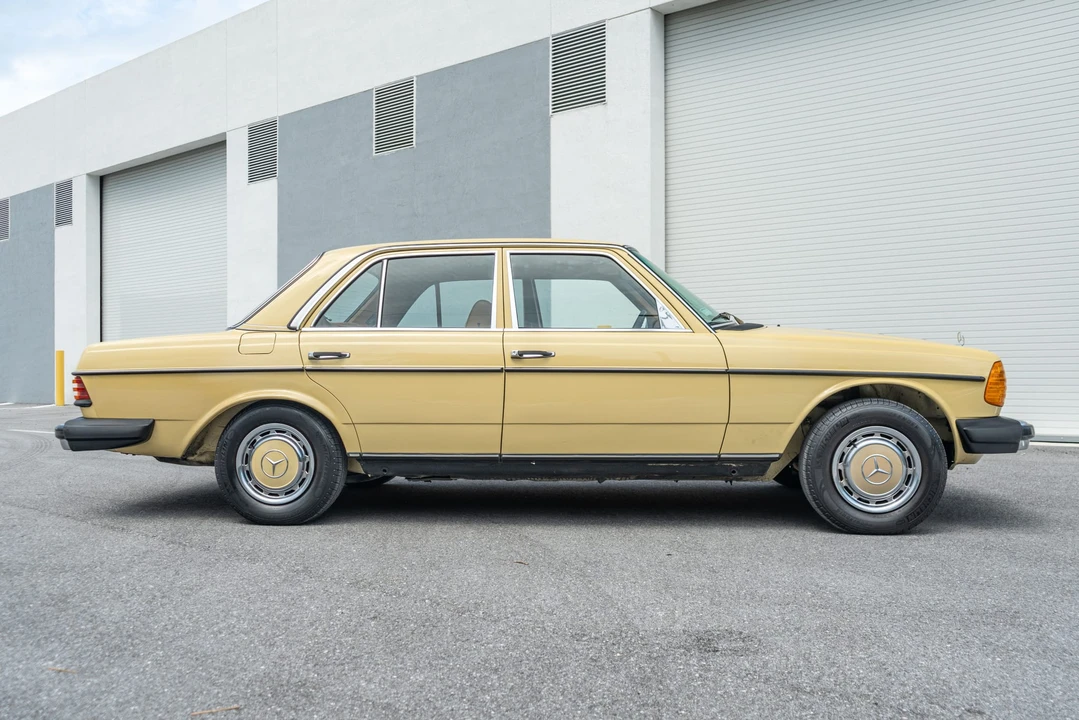 1978 Mercedes-Benz W123 Sedan - Image 13 of 31