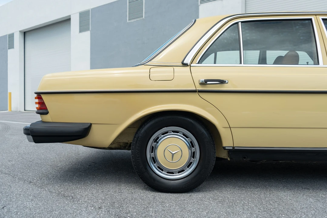 1978 Mercedes-Benz W123 Sedan - Image 23 of 31