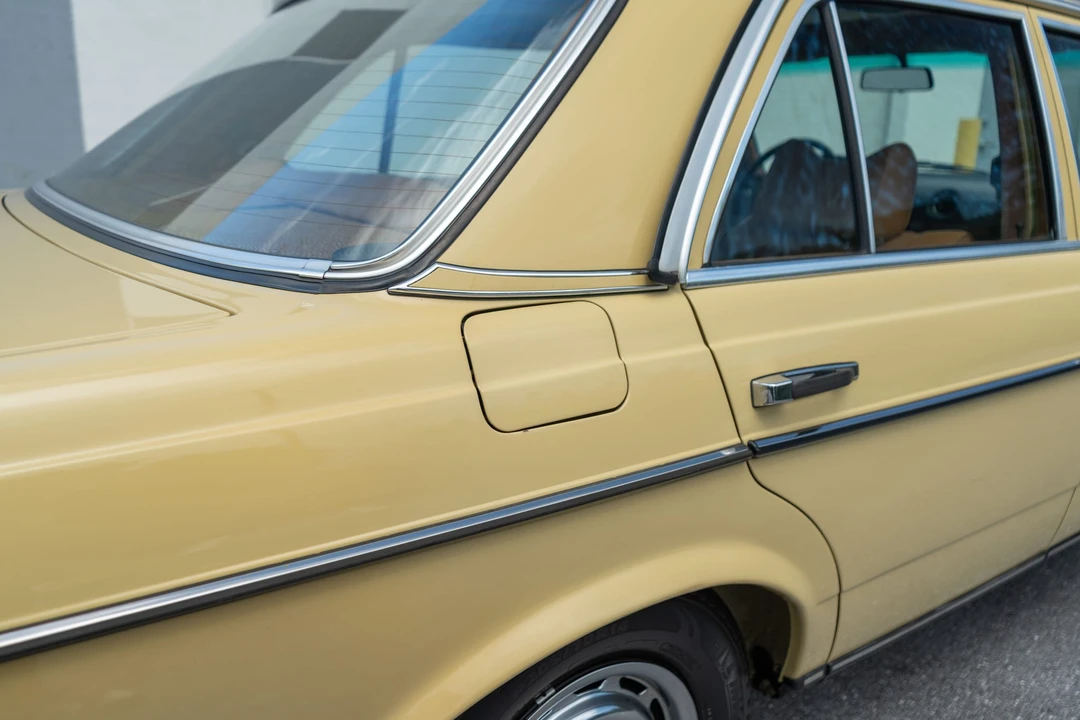 1978 Mercedes-Benz W123 Sedan - Image 22 of 31