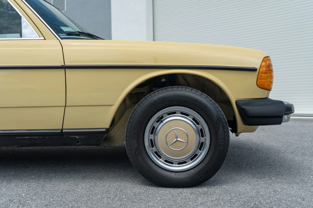 1978 Mercedes-Benz W123 Sedan - Image 20 of 31
