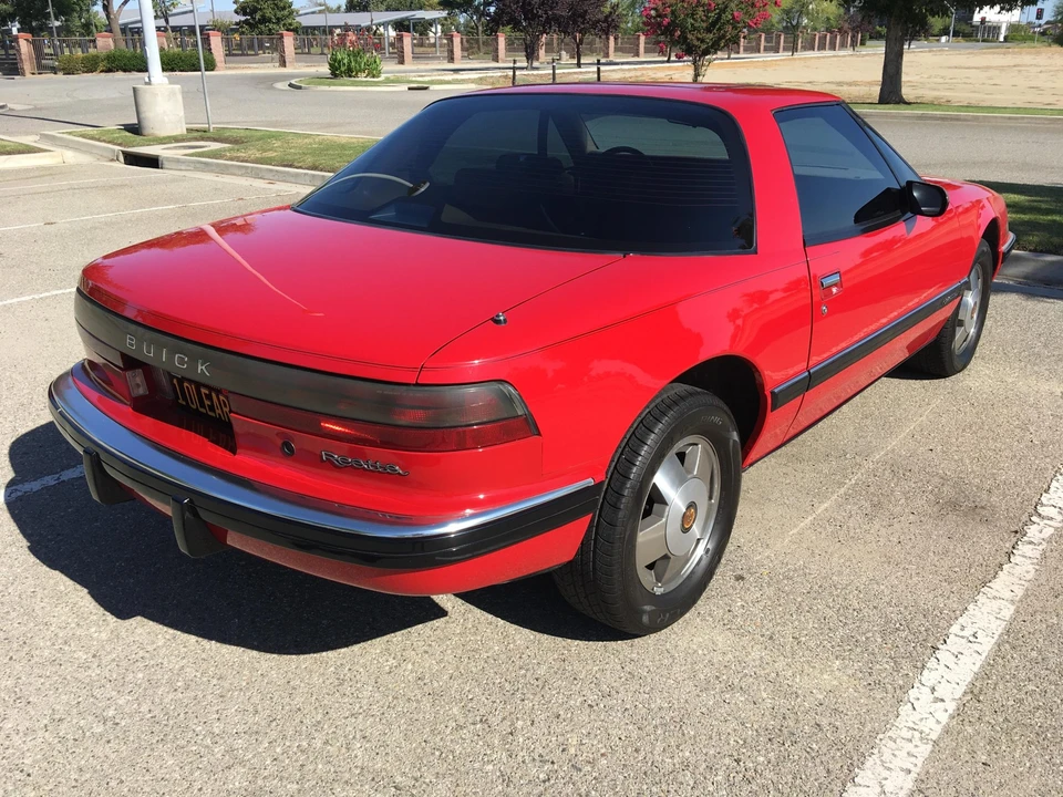 1989 Buick Reatta - Image 18 of 31