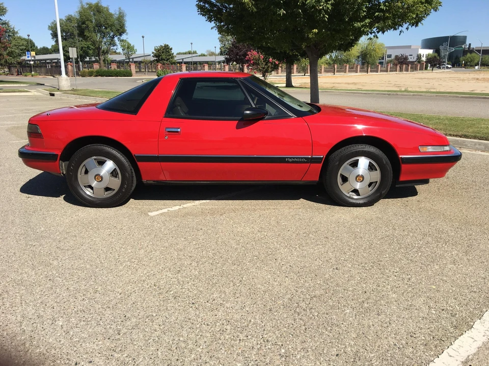 1989 Buick Reatta - Image 13 of 31