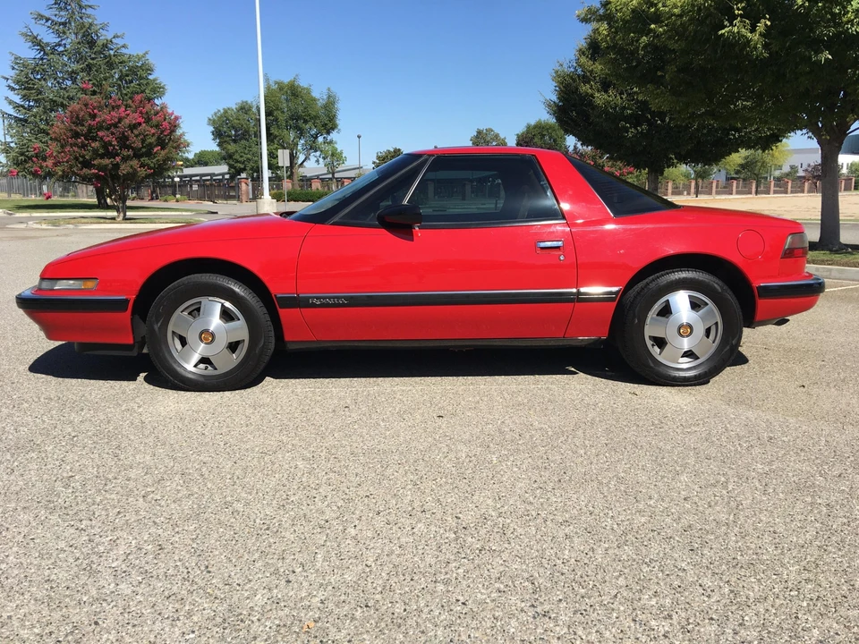 1989 Buick Reatta - Image 26 of 31