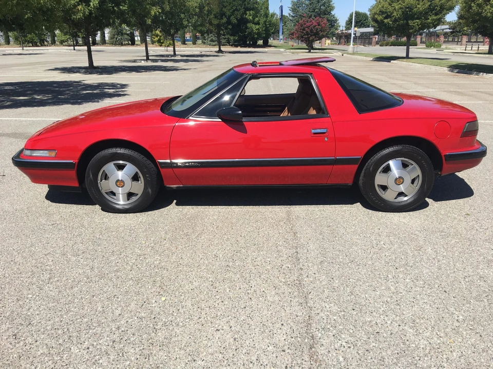 1989 Buick Reatta - Image 25 of 31