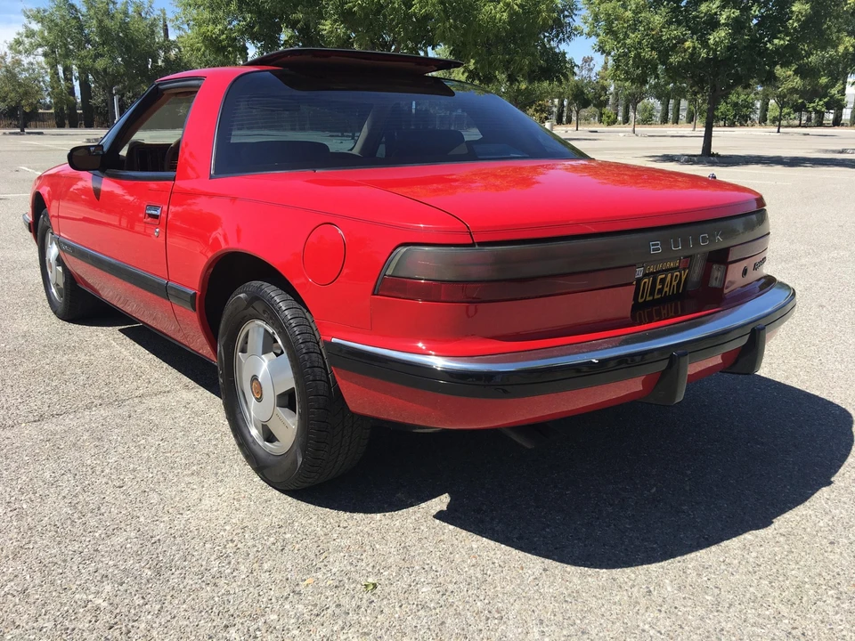 1989 Buick Reatta - Image 24 of 31