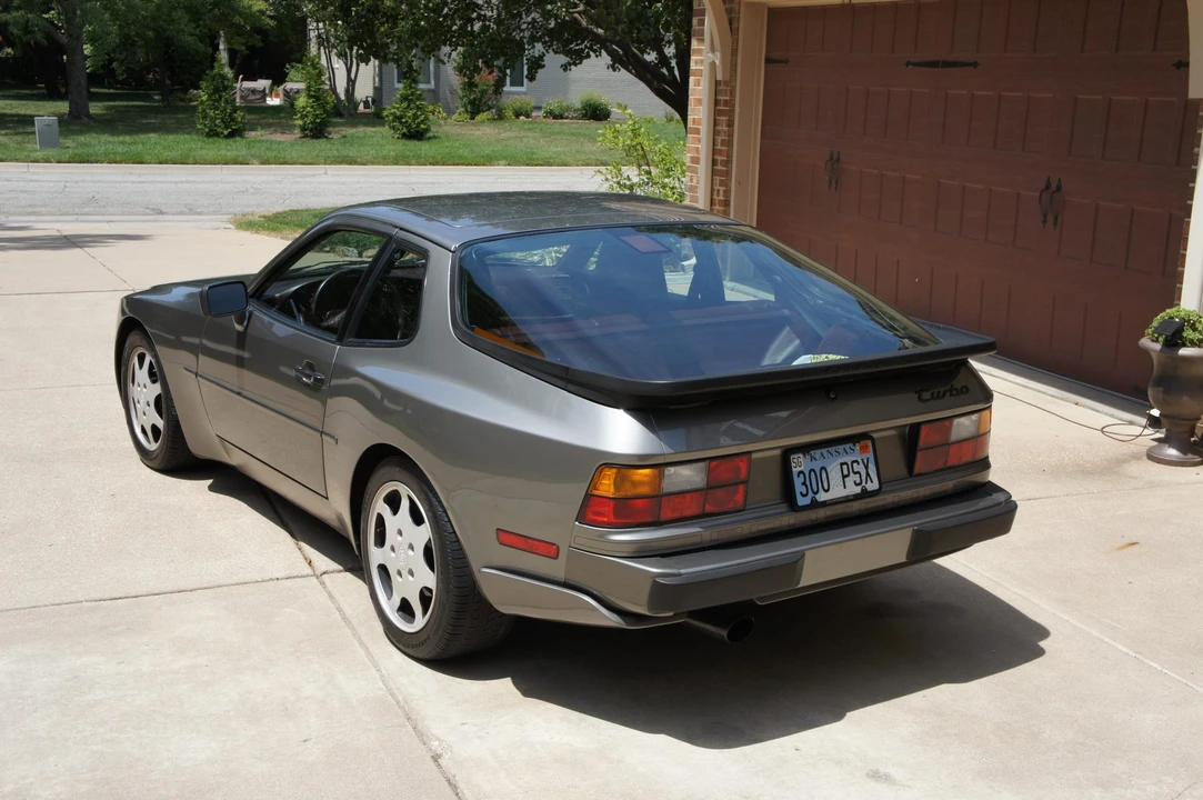 1989 Porsche 944 Turbo - Image 7 of 31