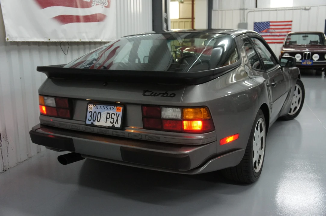 1989 Porsche 944 Turbo - Image 24 of 31