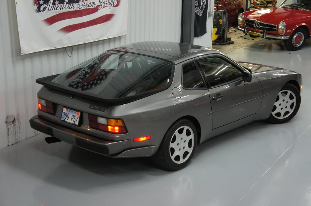 1989 Porsche 944 Turbo - Image 25 of 31