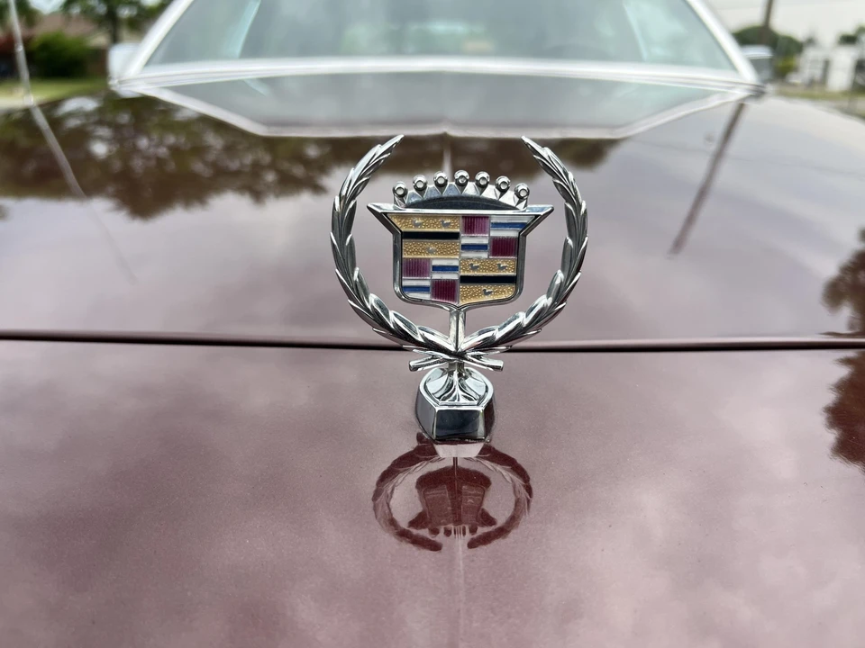 1990 Cadillac Brougham - Image 20 of 31