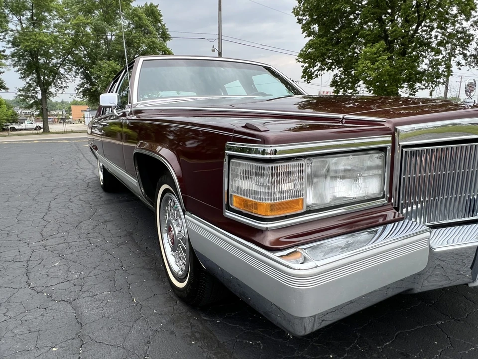 1990 Cadillac Brougham - Image 14 of 31