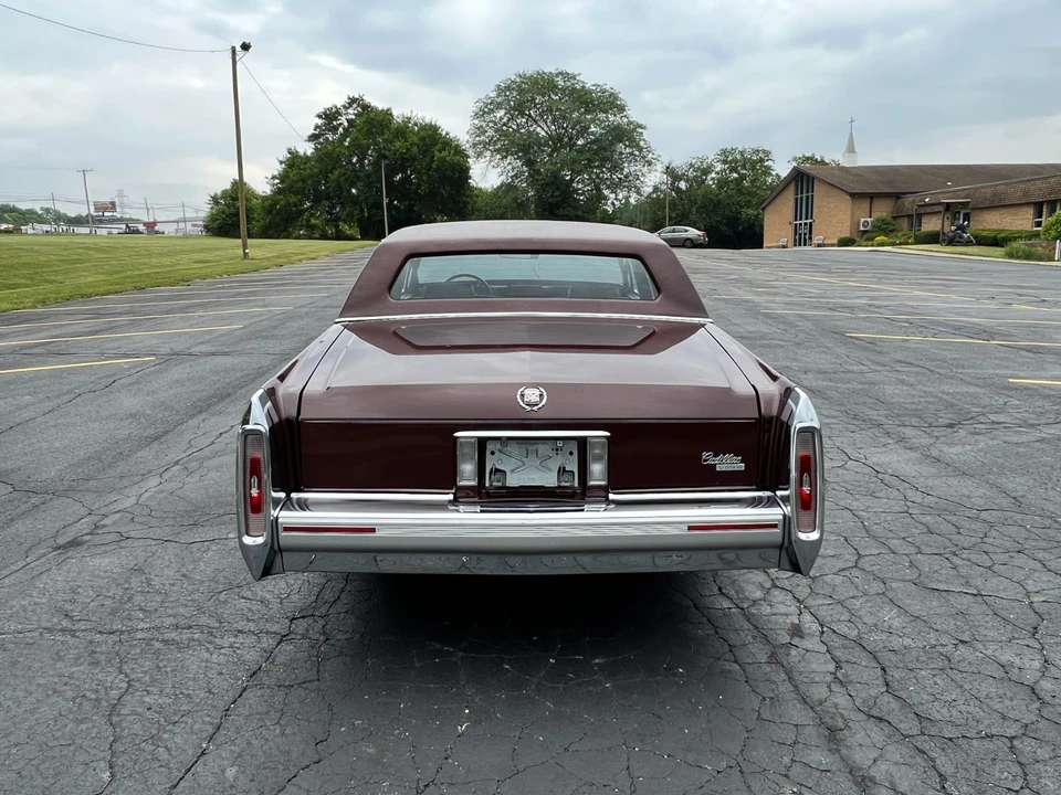 1990 Cadillac Brougham - Image 10 of 31