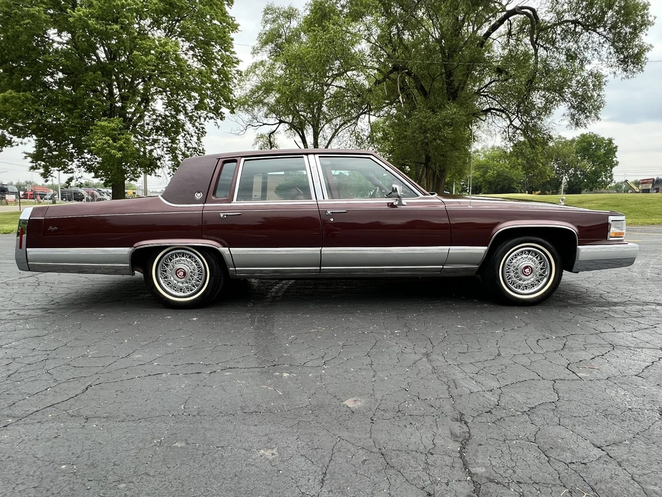 1990 Cadillac Brougham - Image 8 of 31