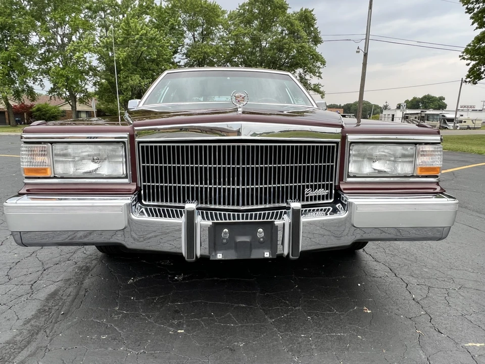 1990 Cadillac Brougham - Image 5 of 31