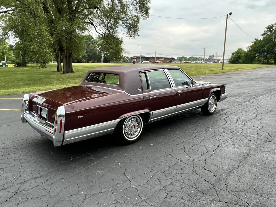 1990 Cadillac Brougham - Image 9 of 31
